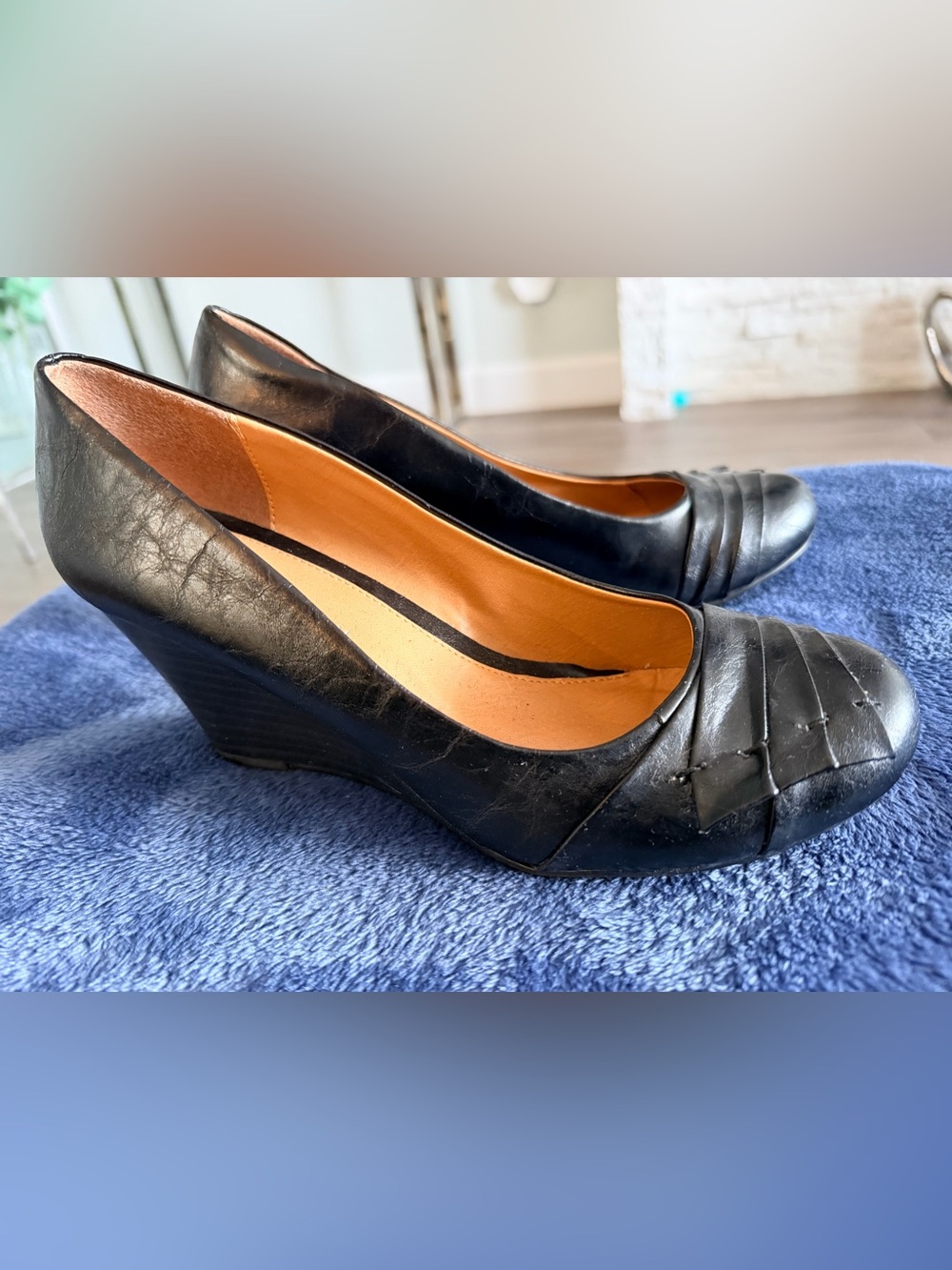 Black wedge heels